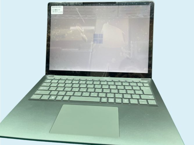 画面を交換したあとのSurface Laptop 5